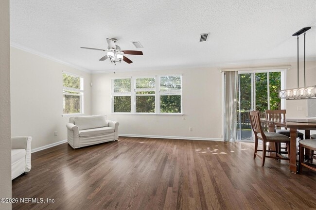 Photo - 736 Rembrandt Ave