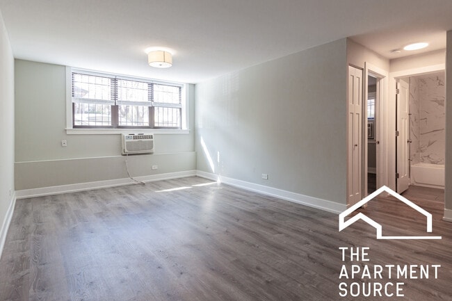 Building Photo - 454 W Barry Ave