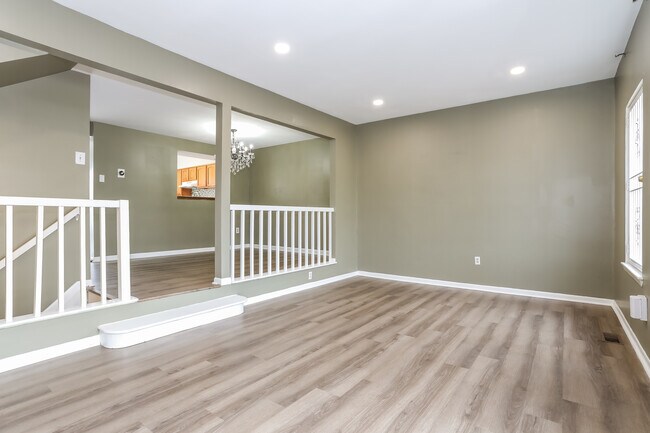 Photo - 8202 Ashford Blvd