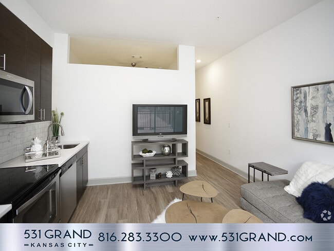 Studio living space - 531 Grand