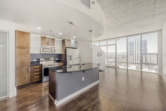 Building Photo - 38th Floor Spire Stunner! Unit 3803