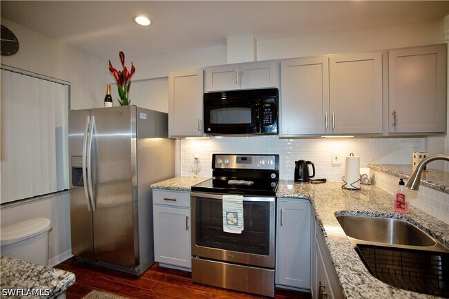 9871 Citadel Ln Unit 208