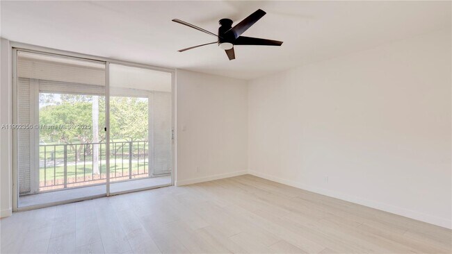 Photo - 933 NE 24th Ave