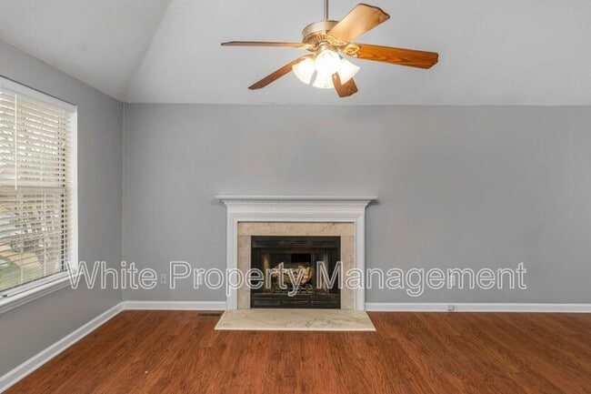 Photo - 1063 Stirrup Pl NW
