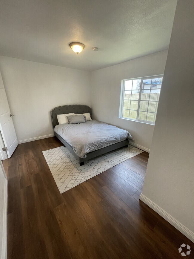Building Photo - 533 E 36th St Rental