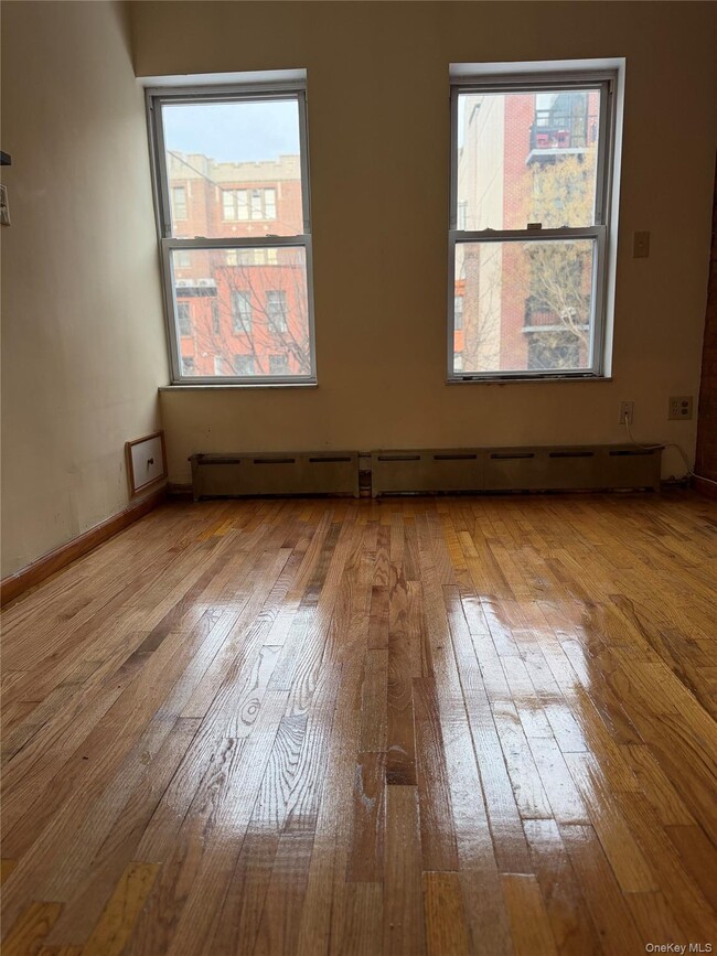 Photo - 421 E 119th St