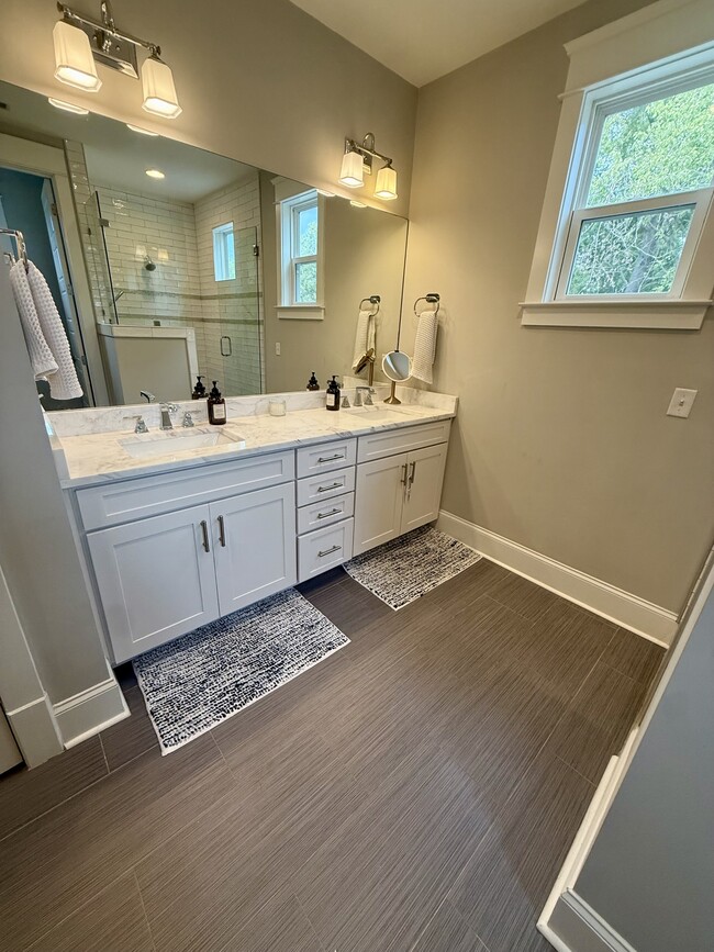 Photo - 2417B Porter Rd