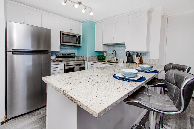 Photo - 411 Hobron Ln