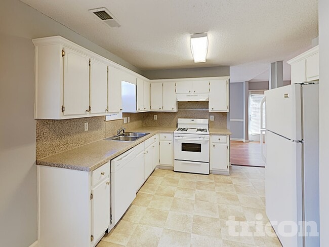 Photo - 222 Amelia Creek Way SE