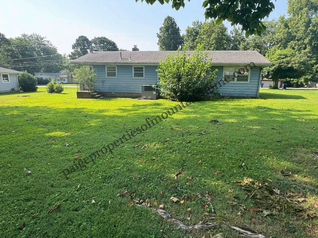 Photo - 425 Ashington Dr