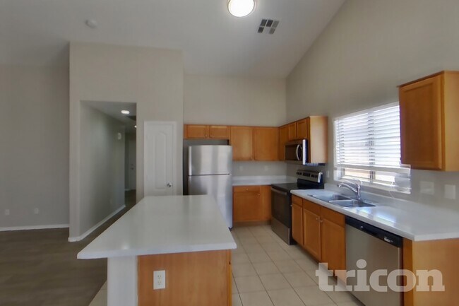 11446 W Roanoke Dr