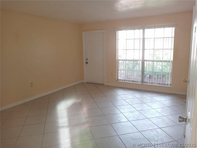 Building Photo - 2211 NW 64th Ave Unit 5