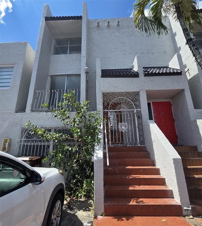 Building Photo - 1104 W 44th St