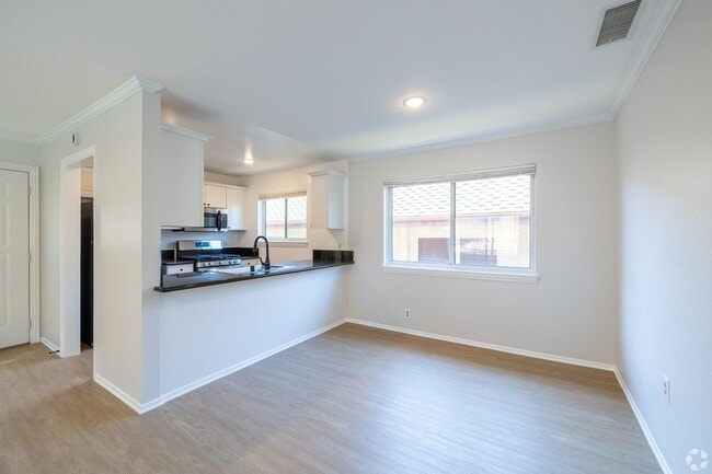 Photo - 5302 Colodny Ave