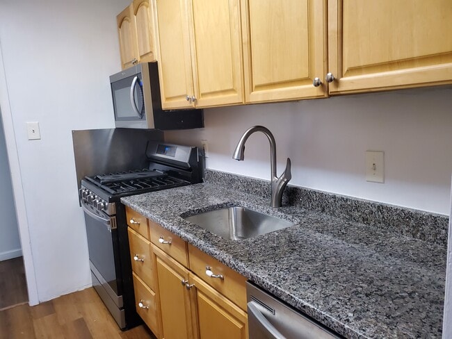 Building Photo - 7206 Donnell Pl Unit D8