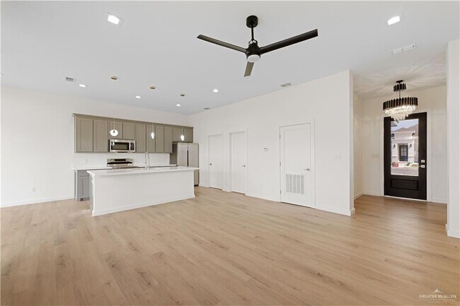 Photo - 19 N Brushfield Ave