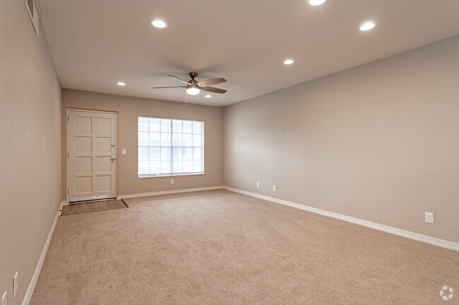 2BR, 1BA - 900SF