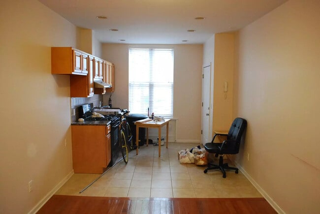 Living room/Kitchen - 827 Reed St Apartments Unit 1st Floor