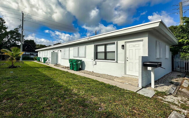 Building Photo - 1010 Opa-Locka Blvd Unit 2 Rental