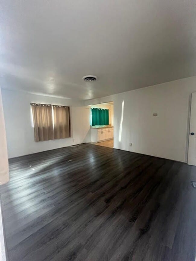 Photo - Pet Friendly 4 Bedroom Home