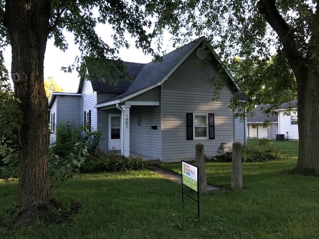 Photo - 1901 W Charles St House