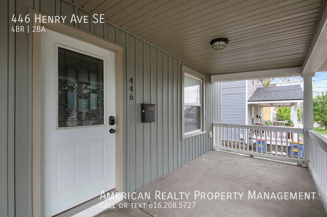 Photo - 446 Henry Ave SE