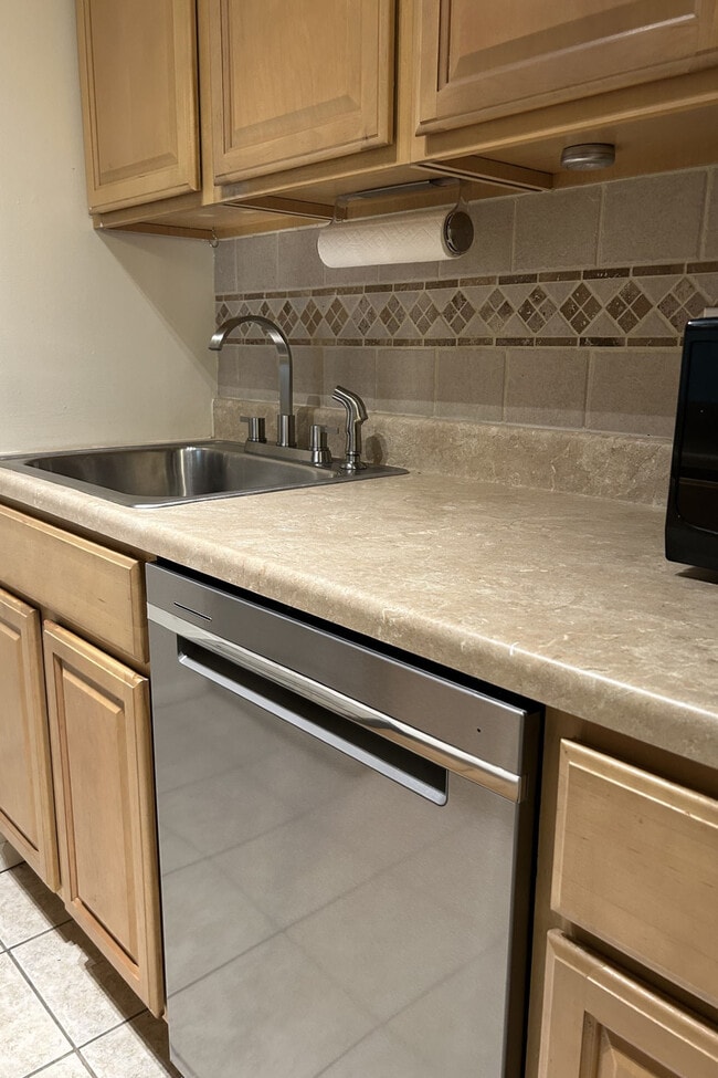 Photo - 414 W 54th St