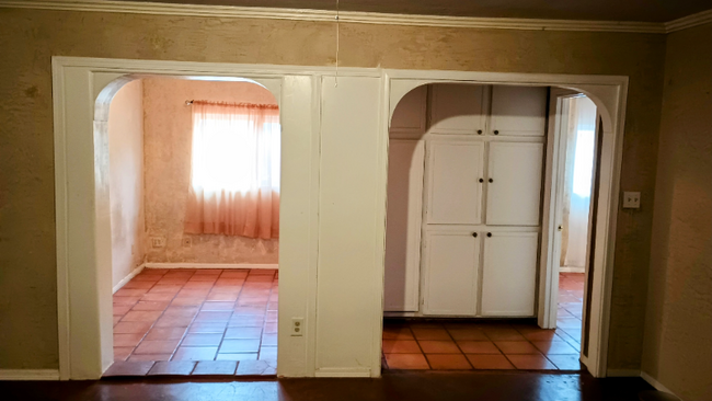 Building Photo - 6547 MacArthur Dr Rental