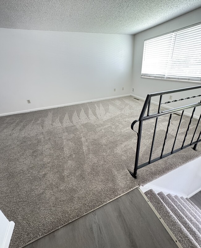Sala de estar - 1412 Kay St
