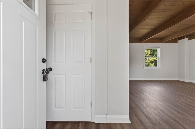 Photo - Pet Friendly Three Bedroom!