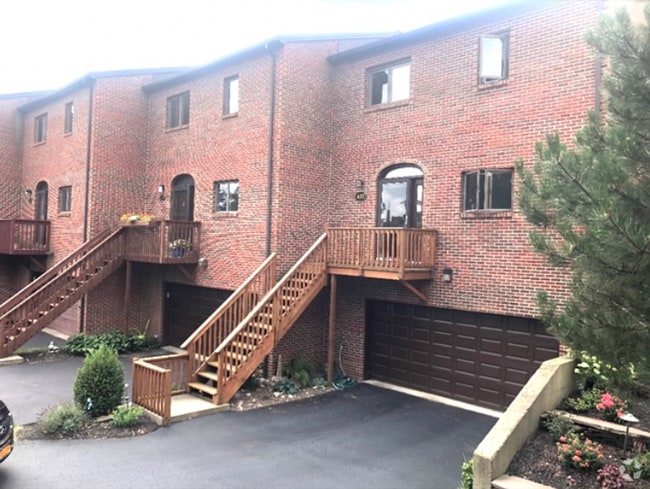 Building Photo - Spectacular 2 Bedroom Waterfront Townhome ...