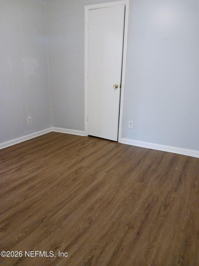 Photo - 865 W 27th St