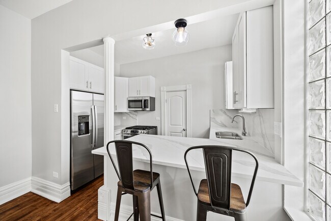 Photo - 3214 W Division St