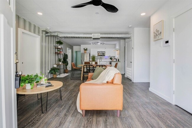 Building Photo - 4014 Dreyfus St Rental