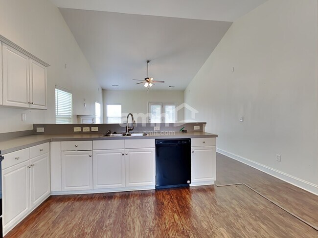 Photo - 126 Spindle Way