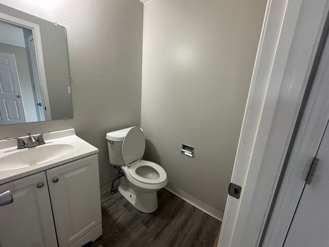 Photo - 554 W 42nd St