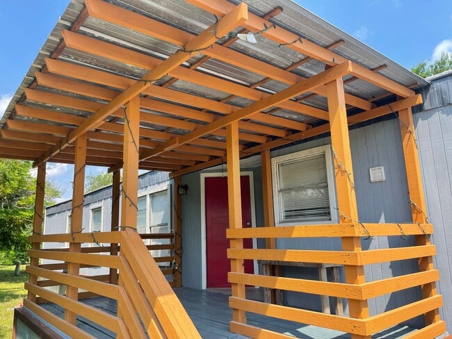 Building Photo - New Rental!!-Annaville/Calallen Area