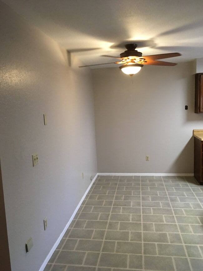 Photo - 710 18th St S