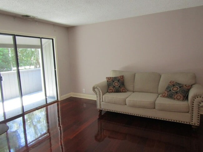 Photo - 10301 N Kings Hwy