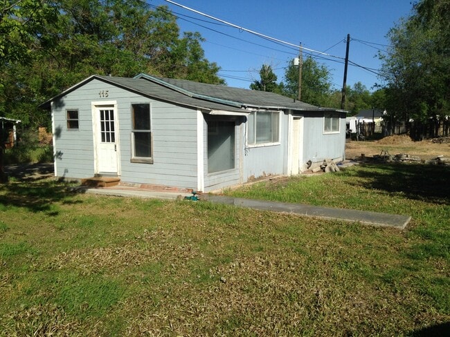 Building Photo - Studio single family home