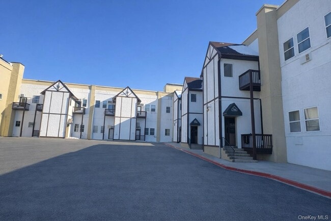 Building Photo - 39 Church St Unit #20