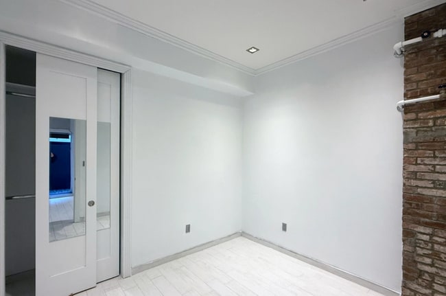 Photo - 204 E 75th St