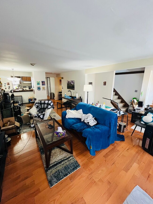 Building Photo - 366 Hamilton St Unit Apartment 2