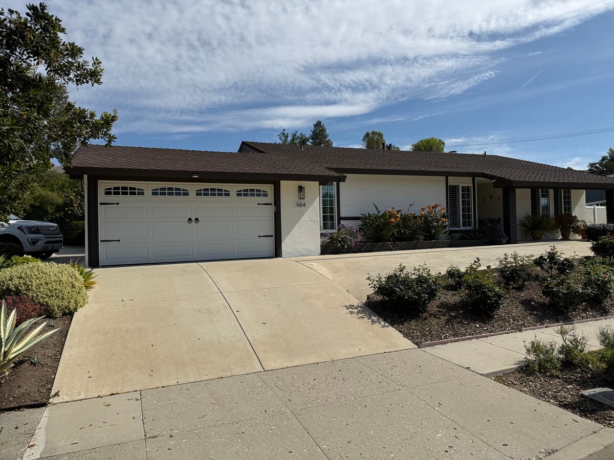 Photo - 984 Harris Ct