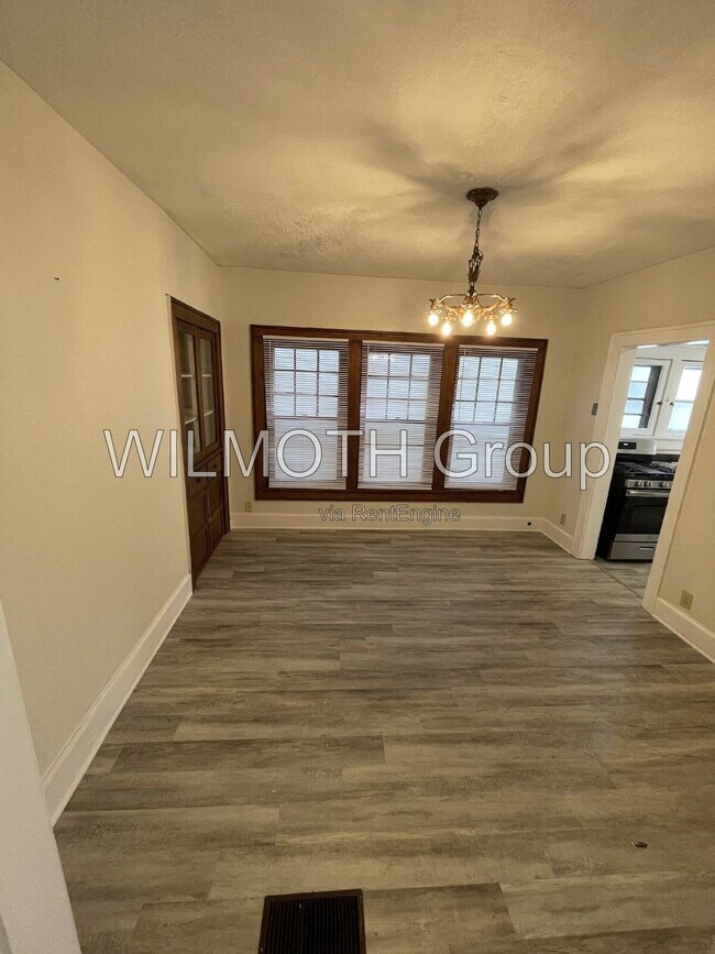 Photo - 537 E 11th St Unidad Apartment 2
