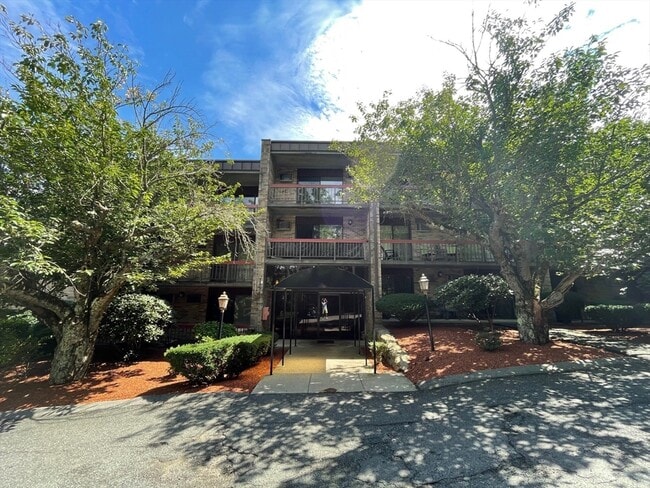 Building Photo - 59 Cambridge Rd Unit 214
