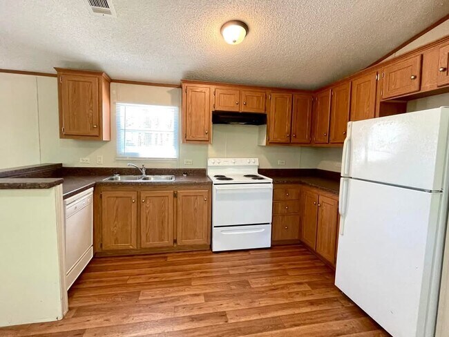 Photo - 158 Scissortail Ln