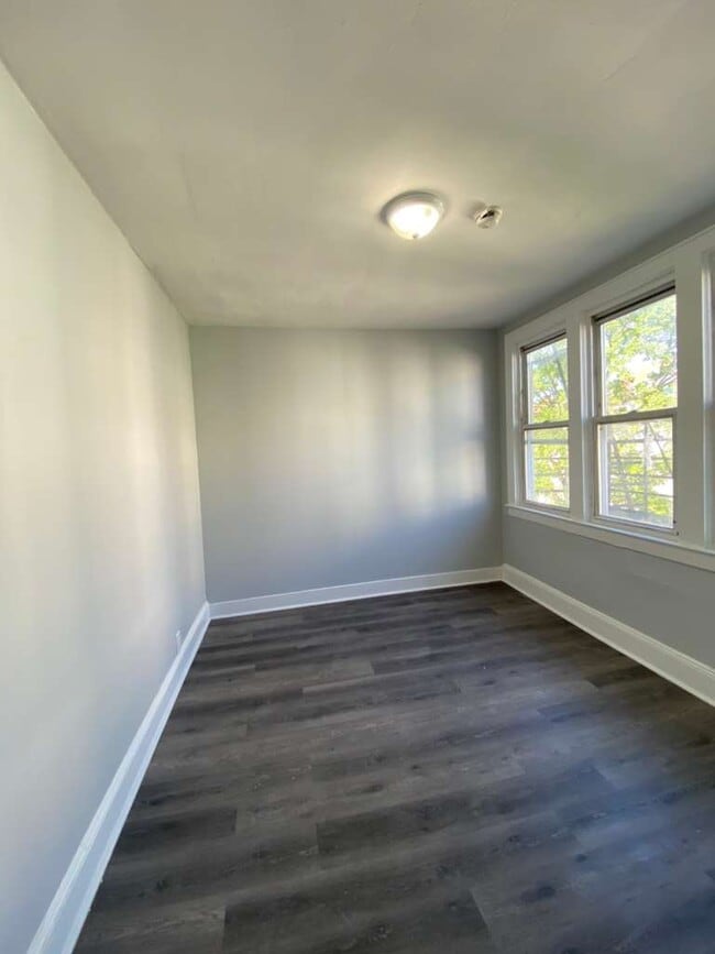 Building Photo - 120 Waverly St Unit APT 3