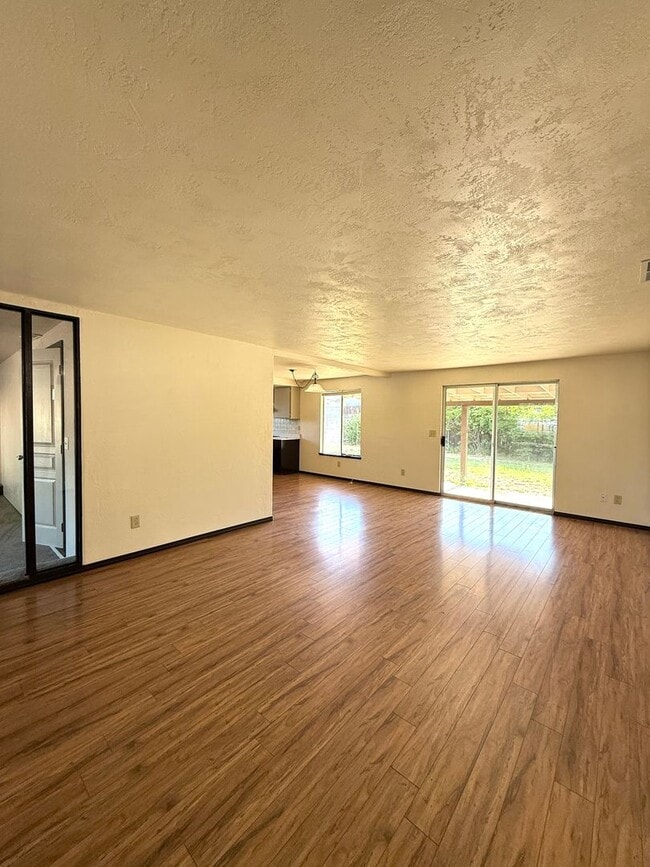 Photo - 2900 Terrmont Loop
