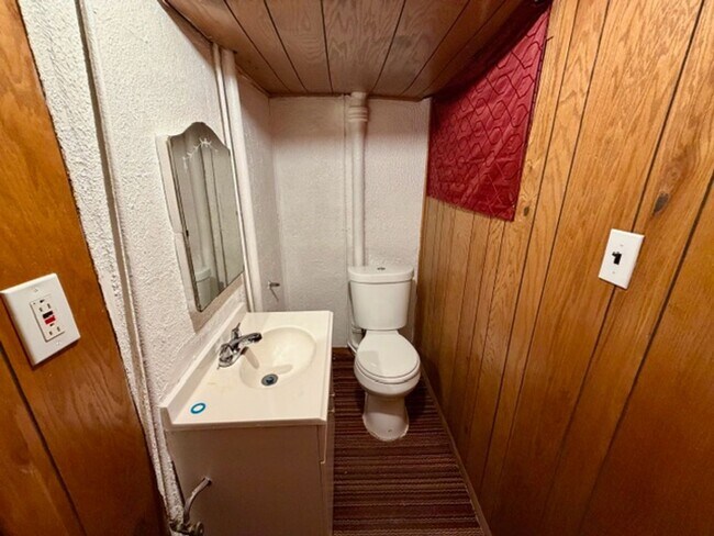 Photo - 3 Bedroom 1 1/2 Welcome Section 8